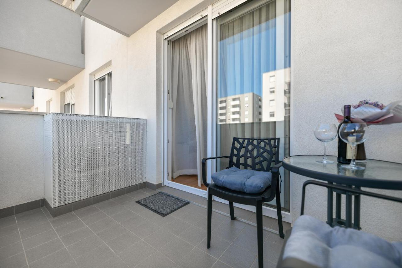 Modern Apartment For 2025' Vacation In زادار المظهر الخارجي الصورة