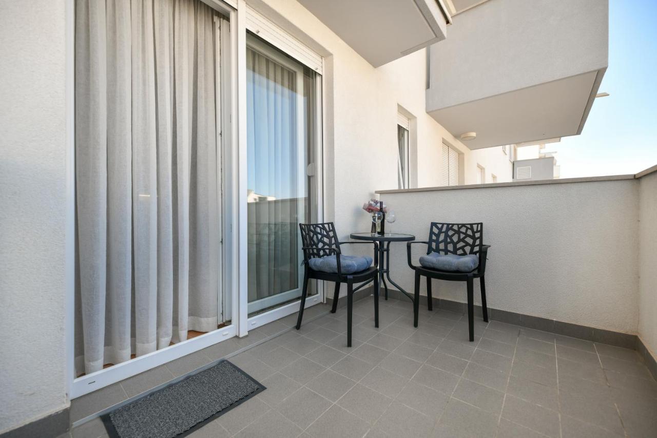 Modern Apartment For 2025' Vacation In زادار المظهر الخارجي الصورة